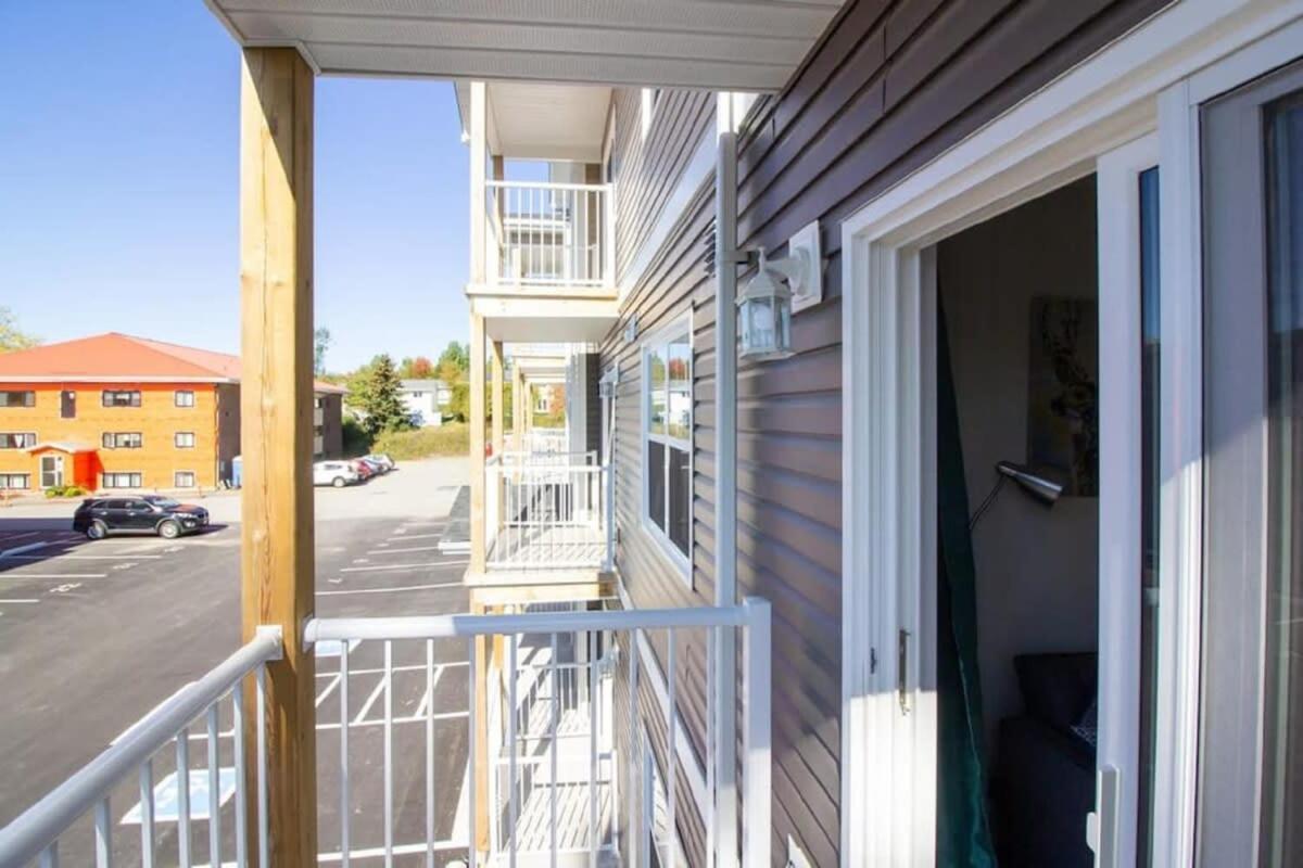 Newly Renovated Modern Condo Near Hospital, Unb Patio & Parking Coffee Saint John Exterior photo